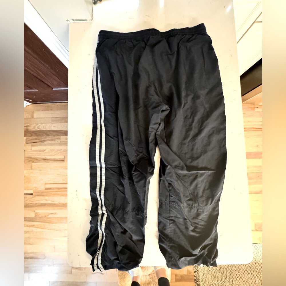 Men’s Abercrombie & Fitch drawstring pants.